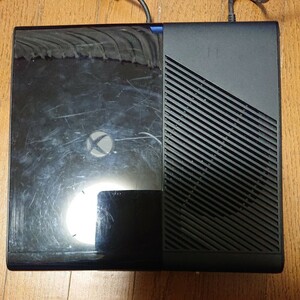 XBOX360 E型北米版本体500GB、付属品あり。