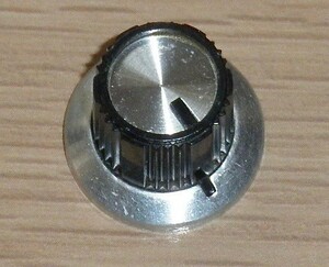 ROLAND シンセサイザーなど　KNOB ローランド　ノブ　つまみ　パーツ　部品