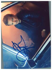 □　ジェレミー・レナー　Jeremy Renner　アメリカの俳優　2L判　サイン写真　COA簡易証明書付
