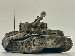 ドラゴン1/35ドイツ陸軍　タイガー1後期生産型　ディスプレイ台付き完成品　戦車完成品　プラモデル　ティーガー戦車