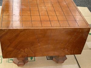 RE1115b ジャンク 将棋盤 脚付き一枚板 木製 サイズ約31cm×34.5cm 将棋テーブル ボードゲーム 時代物 昭和レトロ アンティーク 足付 厚み 
