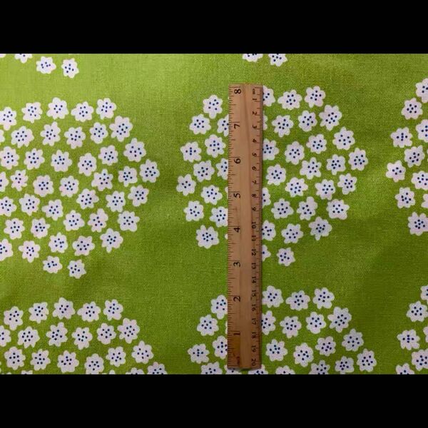 北欧生地　１枚　花びらパターン　ハンドメイド　裁縫　布地　マリメッコ風　