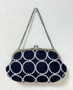 ★ ハンドメイド チェーン付き がま口 バッグ tambourine ネイビー ホワイト 刺繍 ★ ミナペルホネン タンバリン 生地 はぎれ 使用 mina