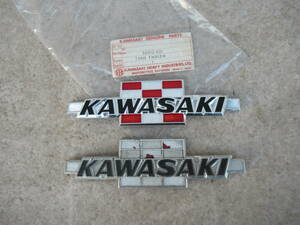カワサキ タンクエンブレム 純正 2枚セット 当時物 KAWASAKI 56013-021 サムライ アベンジャー A1 A7 マッハ W1 Z1 Z2 H1 H2 GA