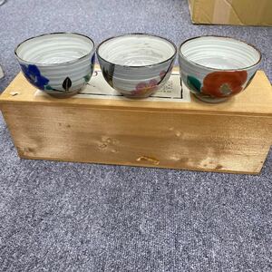 1198 たち吉 尾形乾山写 茶碗 3客セット 湯呑み 湯飲み 湯のみ 陶器 陶芸 コレクション 花柄 箱付き