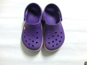 【送料無料】(crocs)クロックス　キッズサンダル　紫　J2　20～21㎝　