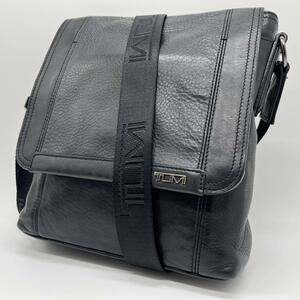 美品 TUMI トゥミ ショルダーバッグ 68603 パドア 牛革 メッセンジャーバッグ　ボディバッグ　オールレザー 黒 ブラック ワンショルダー