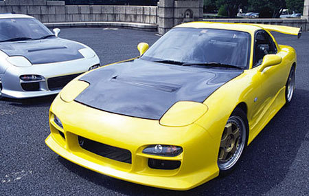 カーボンボンネット FD3Sの値段と価格推移は?|3件の売買データから