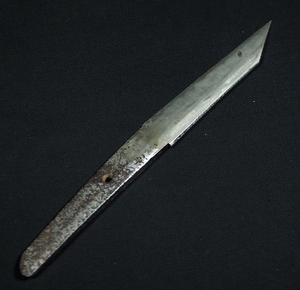 日本刀【関兼定】在銘刀身 刃長14.5cm 三本杉刃文 玉鋼 短刀 小刀 創作ナイフ 合法品