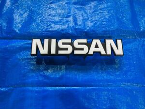 NISSANデカエンブレム　日産　純正品、新品、未使用