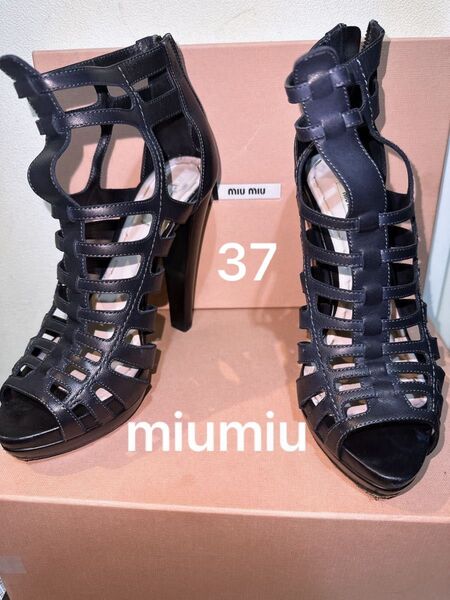 【期間限定セール】MIUMIU グラディエーター バックファスナー サンダル ネイビー 37