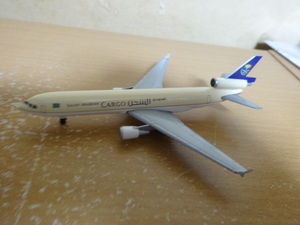 1/500　ヘルパ　サウジアラビア航空　MD-11F