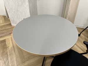 １メーカー不明　木製天板　丸テーブル　美品　福岡