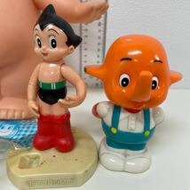 現状品まとめ レトログッズ キューピー人形 ペコちゃん サトちゃん アトム 貯金箱 ソフビ フィギュア 昭和 231108om01_画像2