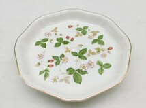 ★上1855 WEDGWOOD WILD STRAWBERRY ウェッジウッド ワイルドストロベリー プレート 皿 大皿 盛り皿 オクタゴナルディッシュ いちご 苺_画像2