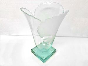 送料無料 ◆ ガラス工芸 ◆ クリスタル バラ文 花瓶 クリア グリーン ◆ 幅283×奥行270×高さ415mm 置物 花器
