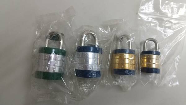 ダイヤル錠　4ケセット　PADLOCKS　レトロ感のある錠　☆新品・未使用品　※送料込み 