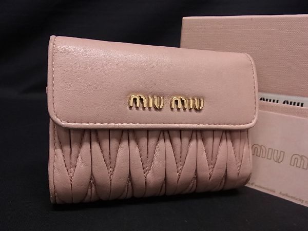 MIUMIU 財布の値段と価格推移は？｜件の売買データからMIUMIU 財布