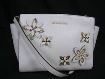 1円 ■美品■ MICHAEL KORS マイケルコース レザー フラワー 花 ワンショルダーバッグ クロスボディ レディース ホワイト系 AV0916_画像1