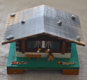 スイス製 オルゴール 山小屋