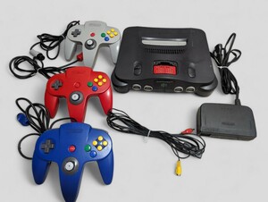 ☆312☆NINTENDO ニンテンドー 64 NUS-001 ゲーム機本体 コントローラー×3 AVケーブル 電源アダプター/１円〜