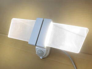 大進 屋外用 パネル型 LEDセンサーライト DLA-PLT200W 白色LED コンセント 30W 人感センサー DAISHIN