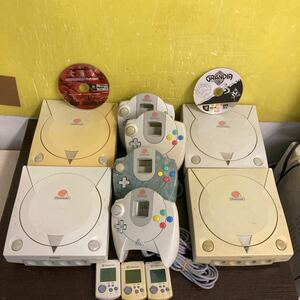 SEGA セガDreamcast ドリームキャスト本体 HKT-3000 4台コントローラーHKT-7700 4点 ビジュアルメモリ HKT-7700 3点 ソフト 2枚