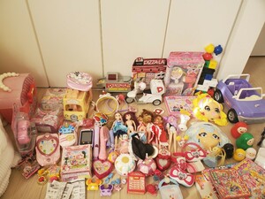 プリキュア リカちゃん シルバニア 女 の子 おもちゃ 玩具 大量 まとめ ジャンク 人形 雑貨 グッズ お面 アニメ 絵本 美少女 フィギュア