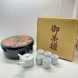 送料無料g27528 有田焼 五分高茶櫃 煎茶道具 茶ひつ 茶びつ 急須 湯呑 湯 呑み 5客入り 金彩縁起物 慶祝 未使用