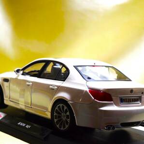 ★新品マイスト1/18【Maisto】◆BMW M5/レア◆ミニカー/アウディ/ポルシェ/フェラーリ/BMW/ランボルギーニ/メルセデス/オートアート/京商/の画像3