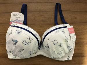 新品ワコール「Pulili」ブラジャーサイズF65♪ RB2981 WH匿名配送 未使用