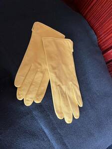 レディースレザー手袋　本革イエローグローブ　黄色の革手袋BASILE28 で購入