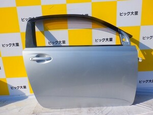 トヨタ ｉＱ フロントドアパネル　右　H20　KGJ10　67001-74010　