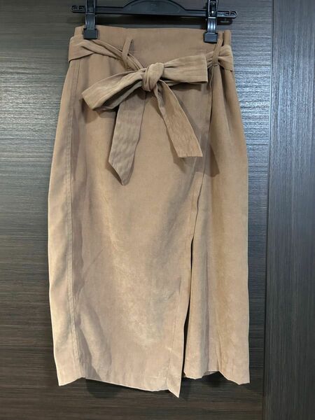 美品【DouDou】膝丈前スリットタイトスカート