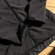 美品 USA古着 patagonia パタゴニア ソフトシェルジャケット メンズ XSサイズ POLARTEC 保温性 撥水性 アウトドア 企業ロゴ ブラック J2876_画像10