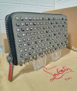 【1円】クリスチャンルブタン　Christian Louboutin　パネトーネ　長財布　スタッズ欠け無し　即決箱・保存袋付き