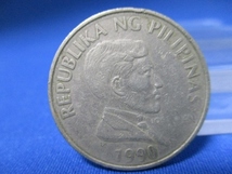  フィリピン1ペソ硬貨☆1990年／ホセリサール／牛／p1123-6_画像1