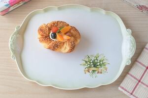 マニーエルブ　バロックアナイス　手つきトレー　大皿　すずらん　陶器 オーバル　日本　インテリア　新品