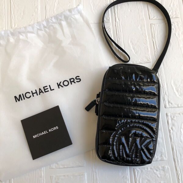 付属品付き新品★MICHAEL KORS 定価33,000円 男女兼用 スマホショルダー