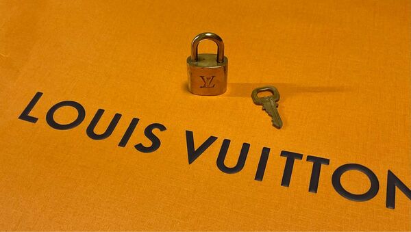 LOUIS VUITTON ルイヴィトン 人気のゴールドパドロック 鍵付き1#132