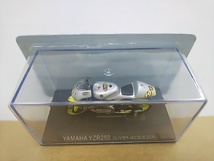 ■ デアゴスティーニ 1:24 YAMAHA YZR250 OLIVIER JACQUE 2000 ヤマハ オリビエ・ジャック レーシングバイク ミニカー_画像4