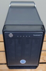 【中古】AKiTiO Thunder3 Quad X Thunderbolt 3対応 4ベイHDDケース