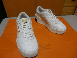 PUMA CALI WEDGE WNS 373438-03 レディース　厚底スニーカ　サイズ　２３，５ｃｍ　