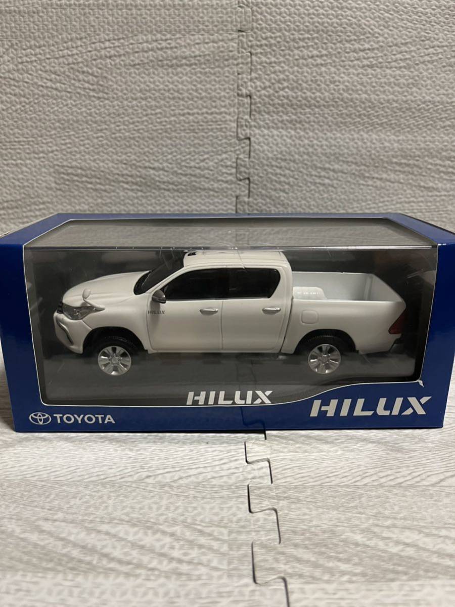 1/30 トヨタ 新型ハイラックス HILUX 非売品 カラーサンプル ミニカー