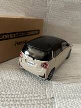 1/30 トヨタ 新型パッソモーダ Passo MODA 非売品 カラーサンプル ミニカー ブラックxパウダリーベージュ_画像2