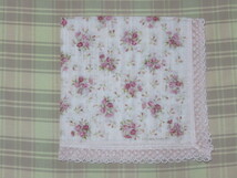 ♪新品♪ローラ アシュレイ♪ローズ柄♪豪華なレース縁取り♪ハンカチ♪ピンク♪LAURA ASHLEY_画像1