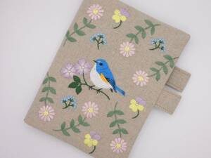 ハンドメイド　鳥の刺繍　手帳カバー　2024年手帳付き　A6サイズ　ルリビタキ　野鳥　お薬手帳カバー　ブックカバー　