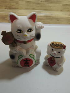 【招き猫】陶製招き猫　大・小２点セット　