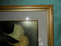沈金 額 【飛翔】加波憲夫 二羽の鶴の模様。大丸美術課 大きさ　535×445ミリ。_画像3