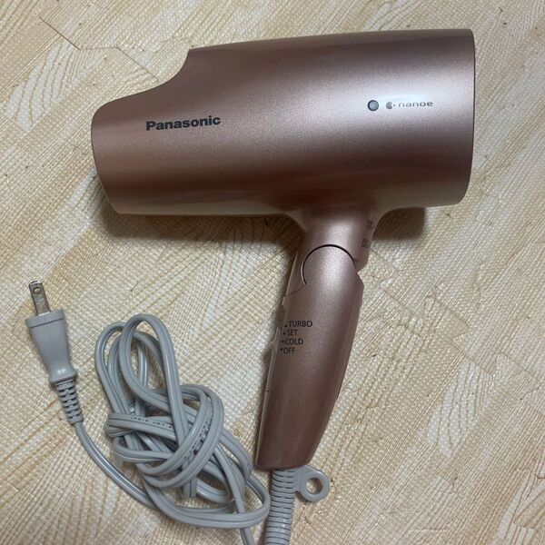 美品パナソニック ドライヤー 海外対応 ピンクゴールド EH-NA59-PN
